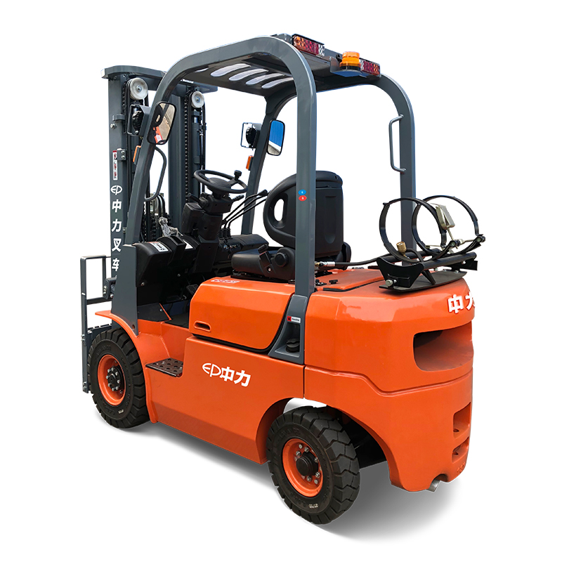 中力：CPC(Q)D15/18T8 1.5/1.8噸內燃叉車