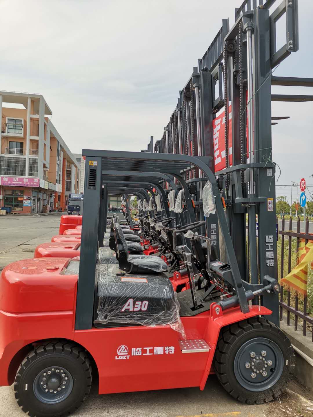 臨工叉車(chē)FD3.8鋰電電動(dòng)平衡重式叉車(chē)