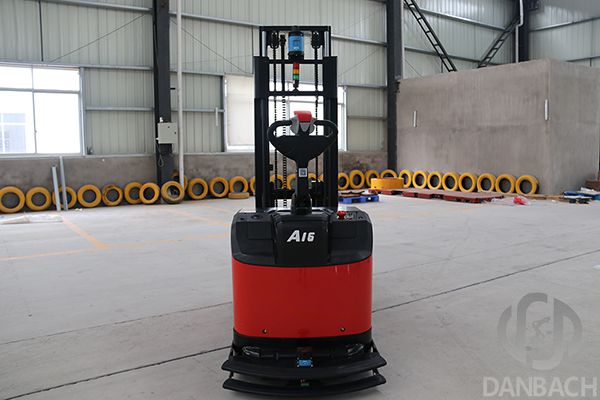 AGV廠家,堆垛式AGV無人叉車