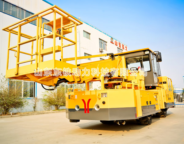 東鐵動力：公鐵兩用高空作業(yè)牽引車