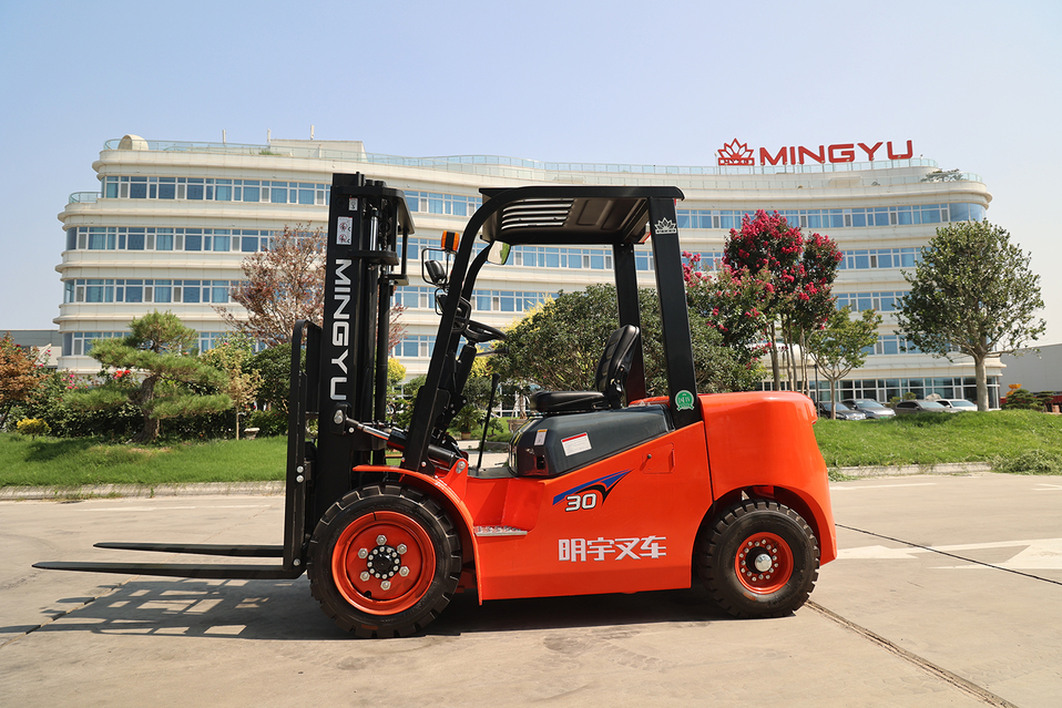 明宇：K30內(nèi)燃平衡重式叉車