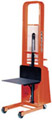 美國(guó)普瑞斯托叉車(PRESTOLIFTS)1500磅步行式半自動(dòng)電動(dòng)堆高機(jī) B652-1500