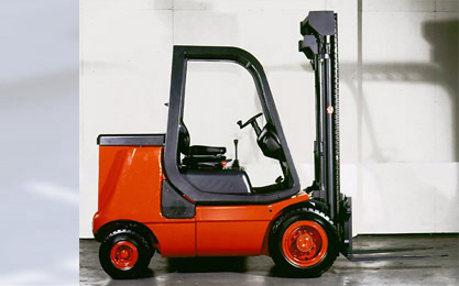 德國(guó)林德叉車(chē)(LINDE)4.8噸四輪電動(dòng)平衡重叉車(chē) E48