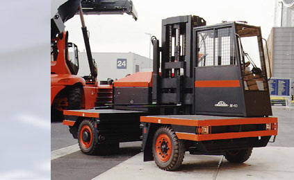 德國(guó)林德叉車(LINDE)6噸內(nèi)燃側(cè)面叉車 S60