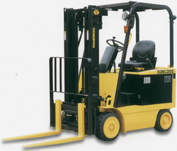斗山內(nèi)燃實(shí)心胎叉車 BC20S-2