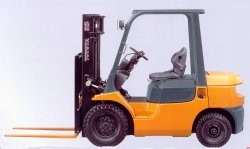 日本豐田7FGK30汽油/液化氣平衡重叉車(chē) 7FGK30