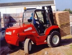 法國(guó)曼尼通MC 30內(nèi)燃平衡重叉車 MC 30