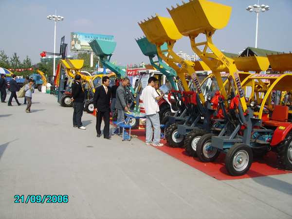 供應(yīng)＂阜工＂機(jī)械裝載機(jī) ZL03