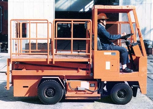 日本神鋼升降平臺(tái)車