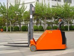 電動(dòng)堆高車(chē)，無(wú)前叉腿配重式 SD10