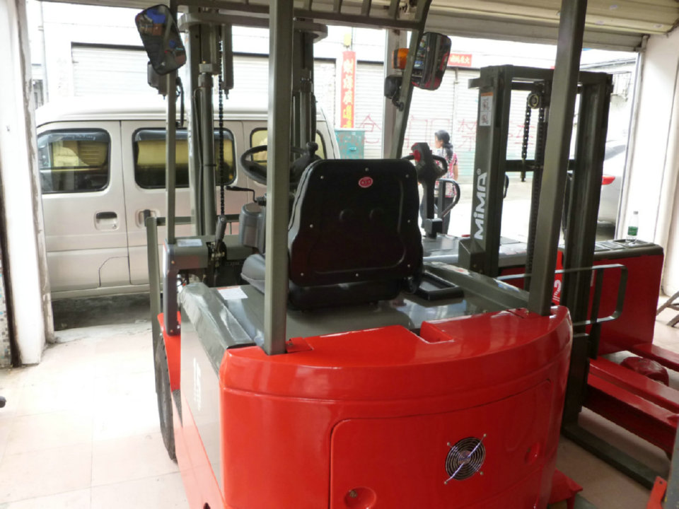 廣州搬易通代理中心｜前移式叉車，電動(dòng)搬盤車，平衡重叉車等，有樣車