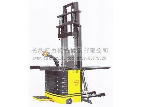 長(zhǎng)沙叉車(chē)|全電動(dòng)堆高叉車(chē)|2噸全電動(dòng)堆高叉車(chē) CDD2058