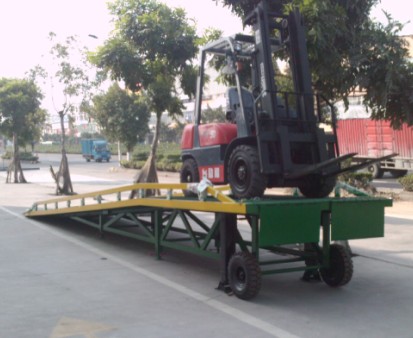 廣州登車橋廠家|順德移動式登車橋