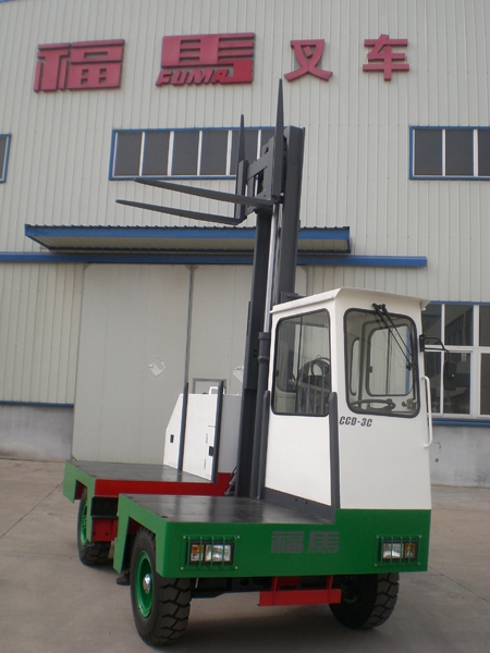 鎮(zhèn)江福馬3噸電動(dòng)側(cè)面叉車(新品)