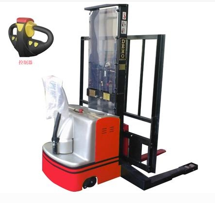 經(jīng)濟(jì)型跨腿式電動(dòng)堆高車 DM-S20C