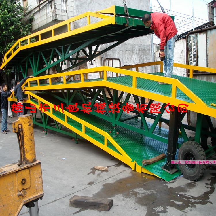 升降平臺(tái)登車(chē)橋汽車(chē)尾板佛山移動(dòng)式登車(chē)橋液壓裝卸平臺(tái)送貨上門(mén) DCQY-8T-10M