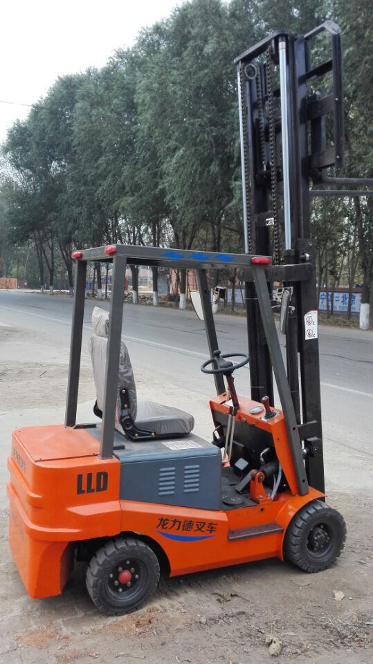 小型電動(dòng)叉車，新款電動(dòng)車 LLD-15