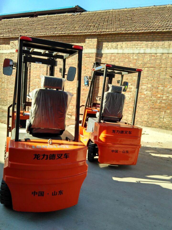 廠(chǎng)家直銷(xiāo)全自動(dòng)電動(dòng)叉車(chē)，蓄電池叉車(chē) LLD-15