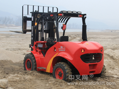 四驅越野叉車泥地四驅叉車 ZH35