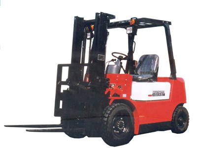 大連2.5噸汽油機(jī)械傳動(dòng)叉車(chē) CPCD25